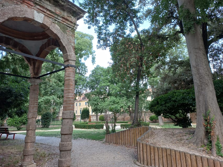 Venice Small-Group Walking Tour: Secrets & Hidden Gems - Campo dei Mori and the city’s curious details