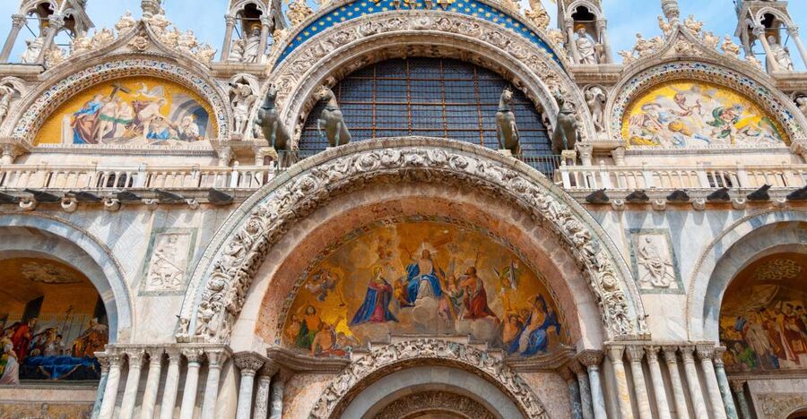 Venice: St. Mark's Basilica and Gondola Morning Tour - St. Mark’s Square in 20 focused minutes