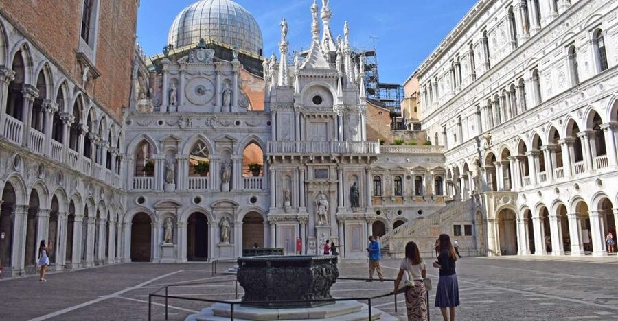 Venice: St. Mark's Basilica, Doge's Palace and Glass Factory - St. Mark’s Basilica and its golden interior