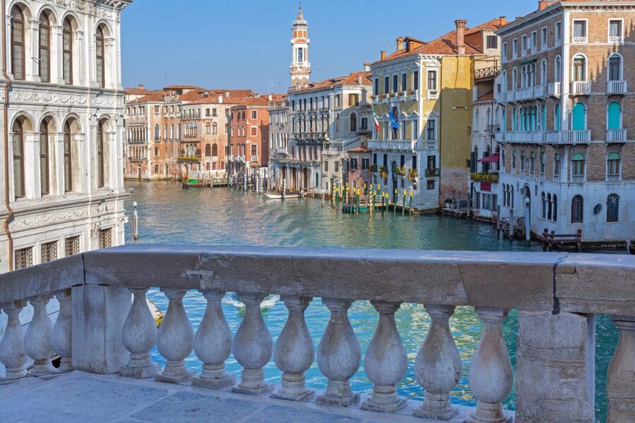 Venice: St. Mark's Basilica, Doge's Palace & Gondola Ride - Starting at Rialto and walking through Venice