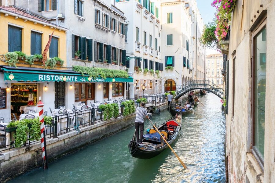 Venice: St Mark's Basilica & Gondola in the afternoon - Bridge of Sighs and the Casanova connection