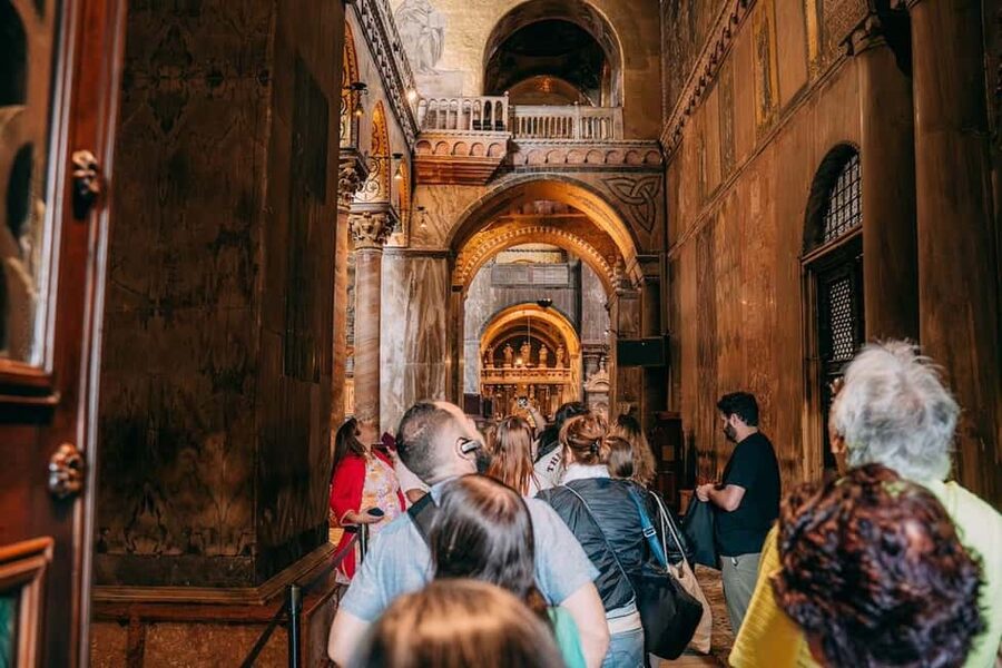 Venice: St Mark's Basilica Small-Group Tour with Terrace - How the guide affects the experience