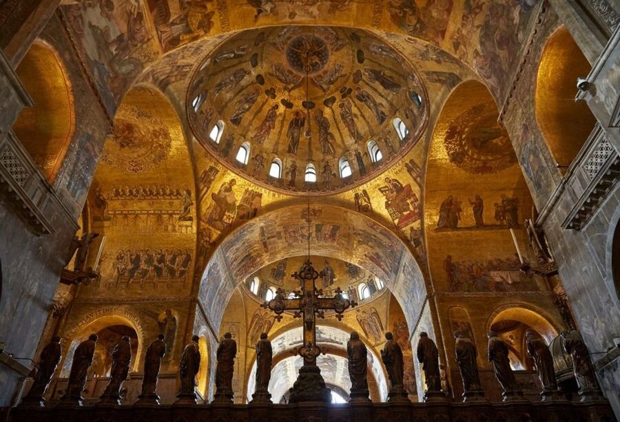 Venice: St. Mark's Basilica Tour with Doge's Palace Option - Meeting the host beneath the Winged Lion