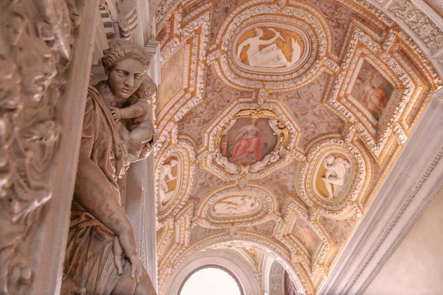 Venice: St Mark's, Doge's Palace, Murano & Burano Day Tour - St. Mark’s Basilica: gold, mosaics, and a useful skip