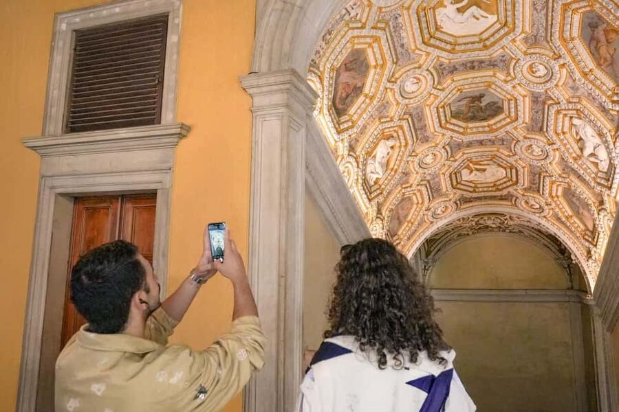 Venice: St. Mark's, Doges Palace, Rialto, and Gondola Tour - The 30-minute gondola ride