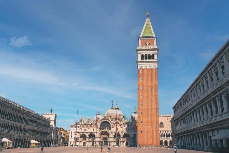 Venice: St. Mark's, Doges Palace, Rialto, and Gondola Tour - Lunch and the split-day schedule