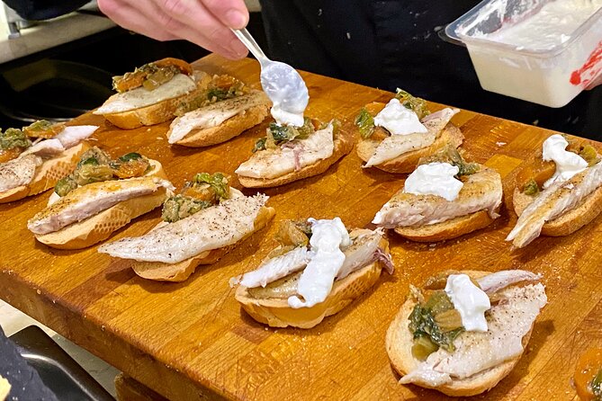 Venice Street Food Tour with Local Guide with Local Food Market Visit - Starting near Rialto with a Venetian snack in mind