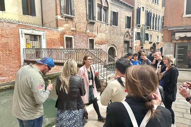 Venice Street Food Tour with Local Guide with Local Food Market Visit - Drinks are separate, but the local ritual is part of the fun