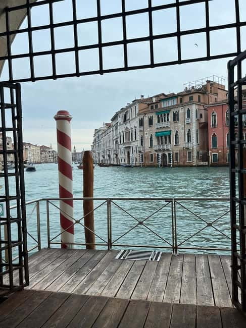 Venice: Sunrise Walking Tour with Espresso - One espresso in Rialto