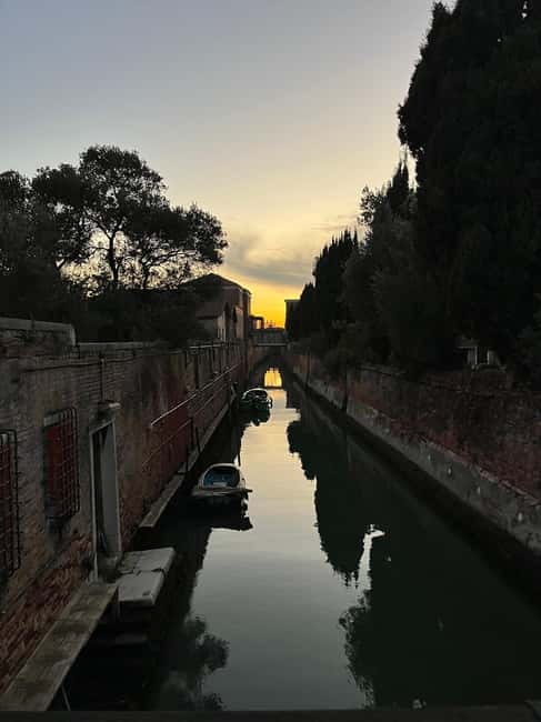 Venice: Sunrise Walking Tour with Espresso - What the two-hour route gives you