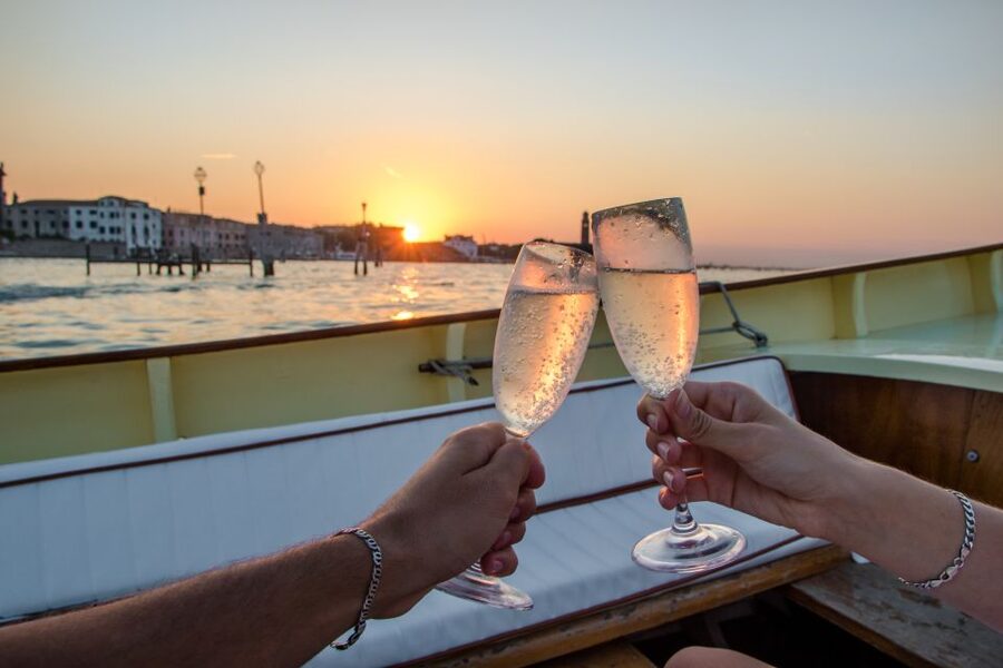Venice: Sunset Cruise by Typical Venetian Boat - San Giorgio Maggiore, Giudecca, and the return route