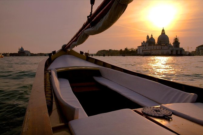 Venice Sunset Cruise by Typical Venetian Boat with Prosecco - Meeting at Ospedale and choosing your boat