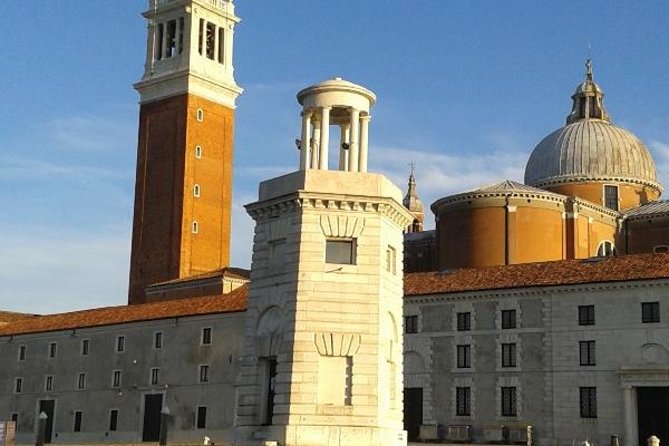 Venice Sunset Cruise by Typical Venetian Boat with Prosecco - Guide style and the value of local stories