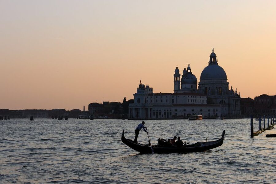 Venice: Sunset or Evening Gondola Tour - Final Call: Book It for the Tradition, Not the Guarantees