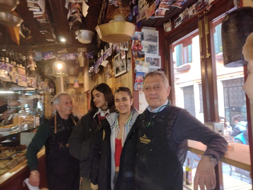 Venice: Sunset Walking Tour with Food and Wine Tastings - Why a Venetian food walk works so well
