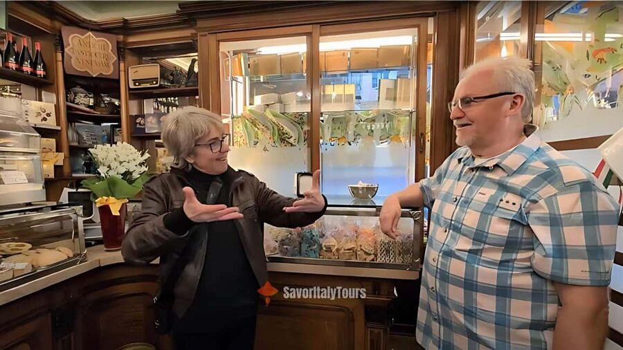 Venice: Sunset Walking Tour with Food and Wine Tastings - Coffee, pastries, and a sweet finish