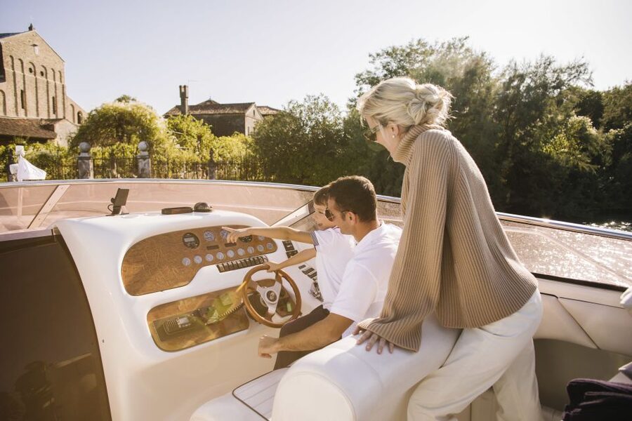 Venice: Sunset Yacht Experience - Meeting at Giudecca’s marina