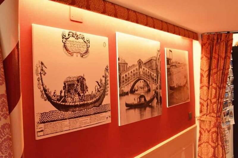 Venice: The Gondola Gallery 3D Experience - Languages, timing, and practical planning