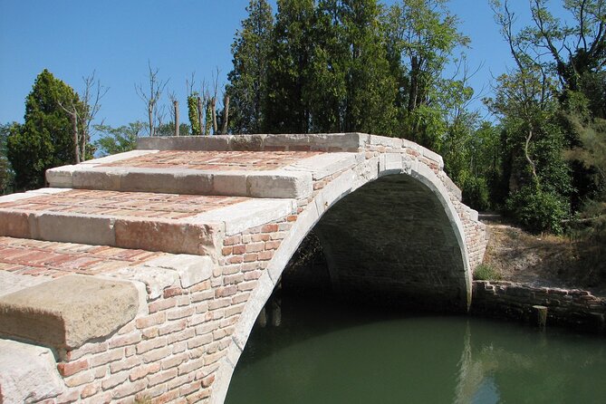 Venice: The Islands of the Lagoon Guided Tour - Burano, colorful canals, and time for lunch