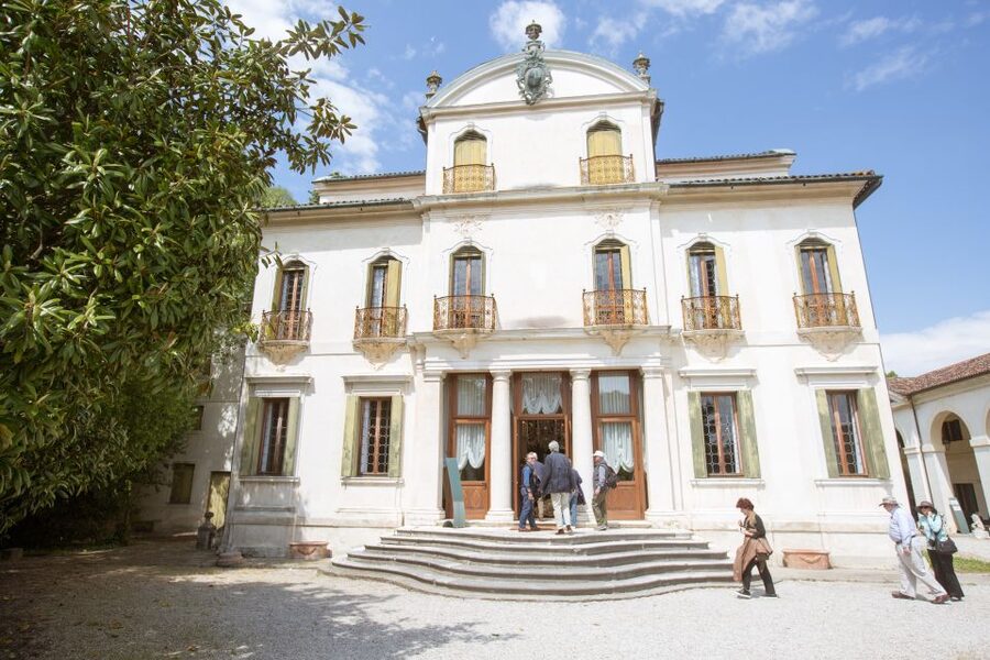 Venice to Padua Full-Day Brenta Riviera Boat Cruise - Locks at Mira and Dolo