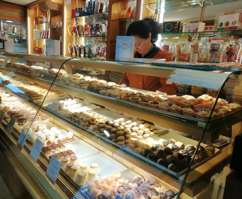 Venice: Traditional Cafés and Pastry Shops Walking Tour - Gelato and tiramisu along the route