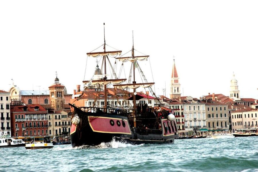 Venice: Venetian Lagoon Tour and Galleon Dinner - Accessibility and practical planning