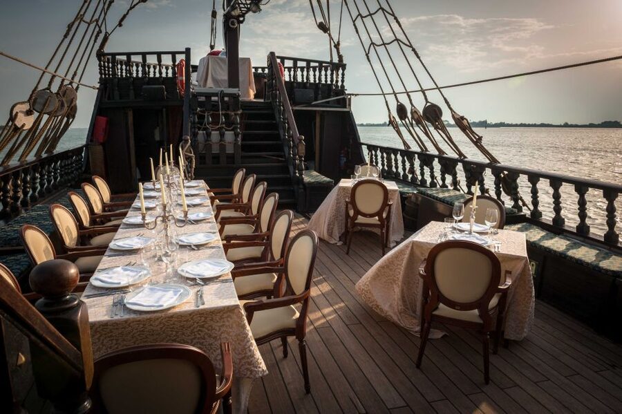 Venice: Venetian Lagoon Tour and Galleon Dinner - Weather, motion, and comfort