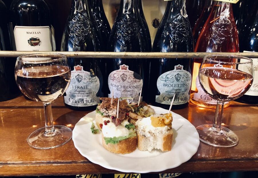 Venice: Venetian Style Carnival Pub Crawl - The final spritz and the Carnival atmosphere