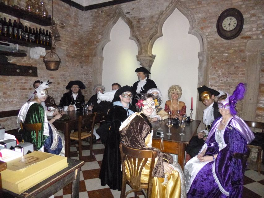 Venice: Venetian Style Carnival Pub Crawl - Group size, weather, and comfort