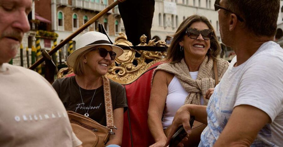 Venice: Vip Semi-Private Walking Tour with Gondola Ride - What the guide adds to the walk