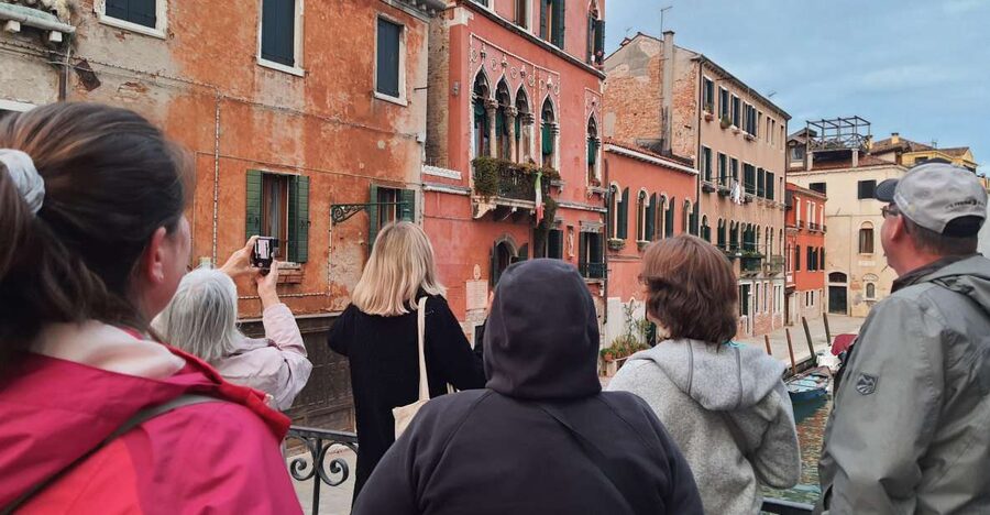 Venice: Walking Guided Tour of the City Must-See Sites - The guides make the difference