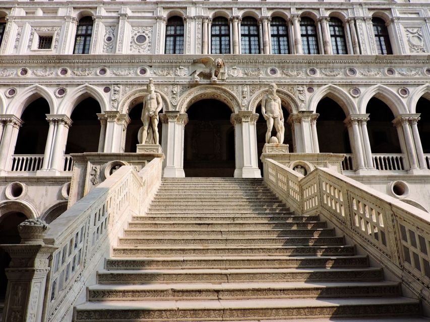 Venice Walking Tour and Doge's Palace Guided Visit - Crossing the Bridge of Sighs