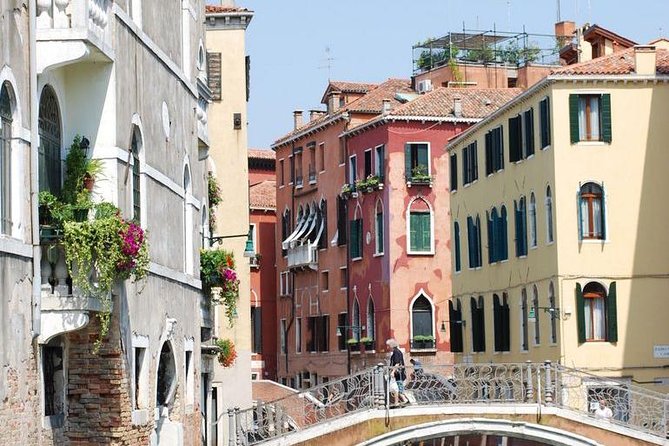 Venice Walking Tour and Gondola Ride - Guide quality, headsets, and the human factor