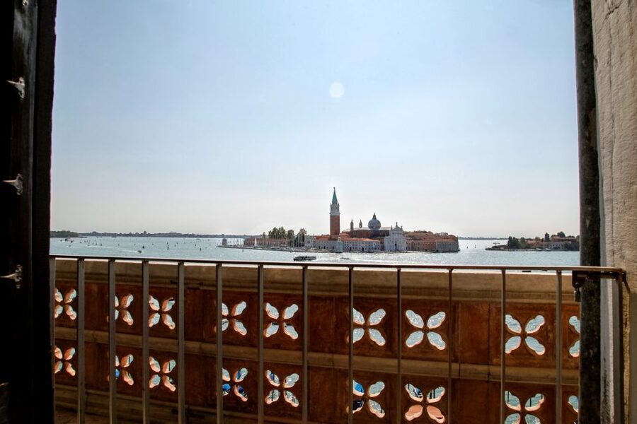 Venice: Walking tour, Doge Palace, & St. Mark's Basilica - Meeting point and useful planning details