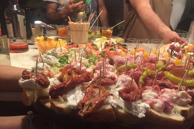 Venice Walking Tour: Eat and Drink - Calle Varisco and the pleasure of a narrow Venetian street
