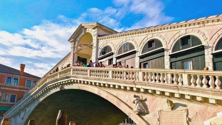 Venice Walking Tour from St. Mark's to Rialto Bridge - Mercerie: the practical road to Rialto