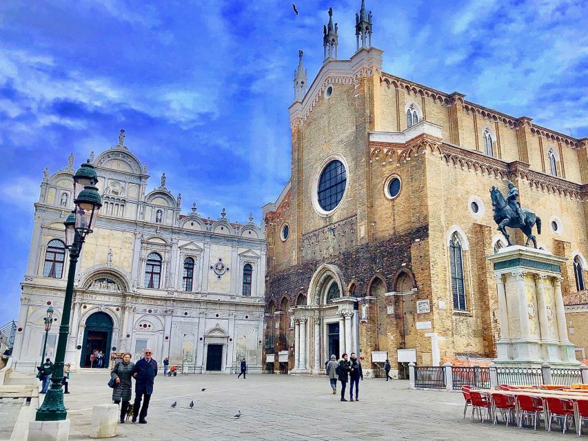 Venice: Walking Tour & Gondola Ride - A gondola ride without commentary