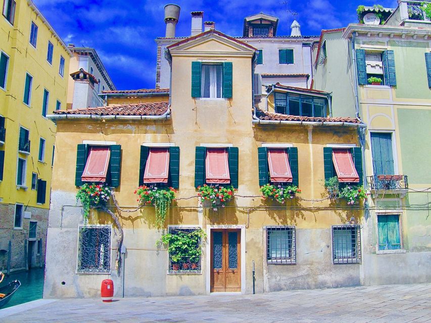 Venice: Walking Tour & Gondola Ride - Timing, language, and practical limits