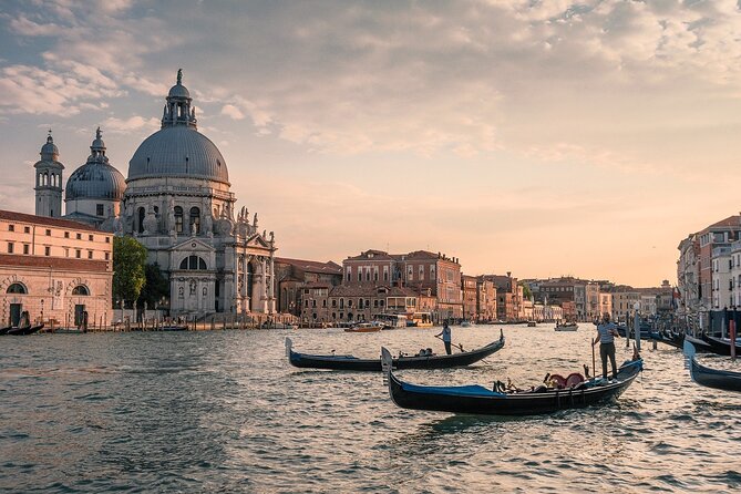 Venice Walking Tour with Audioguide on Your Smartphone - Getting started near the Bridge of Sighs