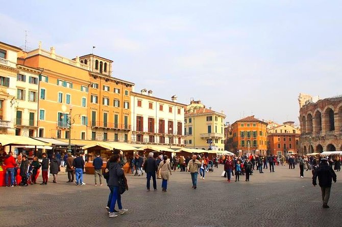 Verona City Sightseeing Walking Tour of Must-See Sites with Local Guide - Piazza dei Signori and the Scaliger tombs