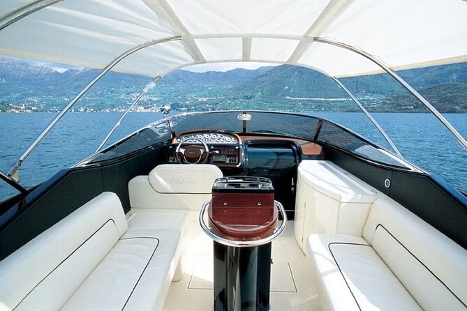 VIP Private Luxury Boat Tour - Riva Aquariva Yacht Venice - Murano puts craft at the center