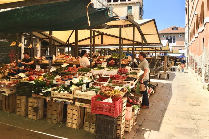 Walking in Venice Off-the-beaten Track - Rialto Bridge: Venice’s famous first view