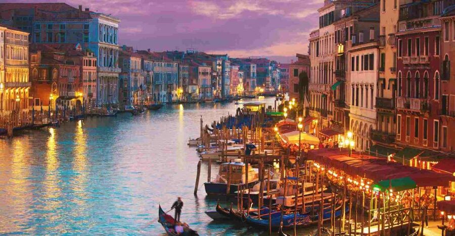 Walking Tour to Uncover the Hidden Venice - Rialto Bridge and the end of the loop