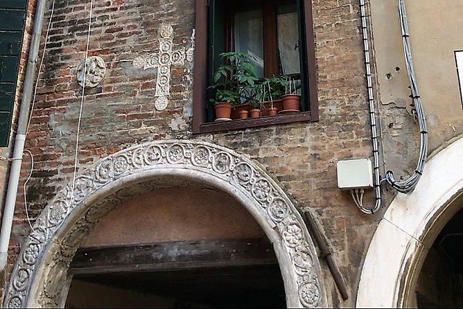 Welcome! Venice Sightseeing kickstart Tour with local guide, small group - The Grand Canal and a different view of Rialto Bridge