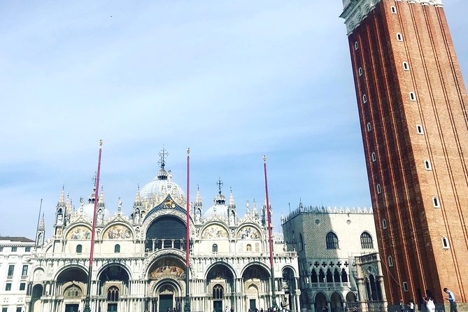 Welcome! Venice Sightseeing kickstart Tour with local guide, small group - Stories of masks, Carnival, and the plague