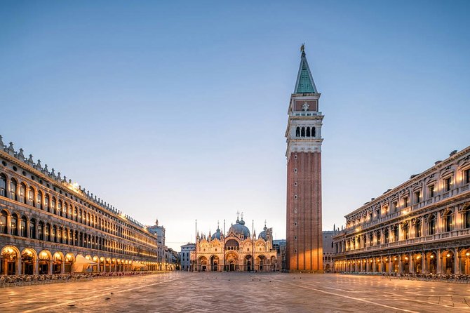 Welcome! Venice Sightseeing kickstart Tour with local guide, small group - Rialto market and the old trading city